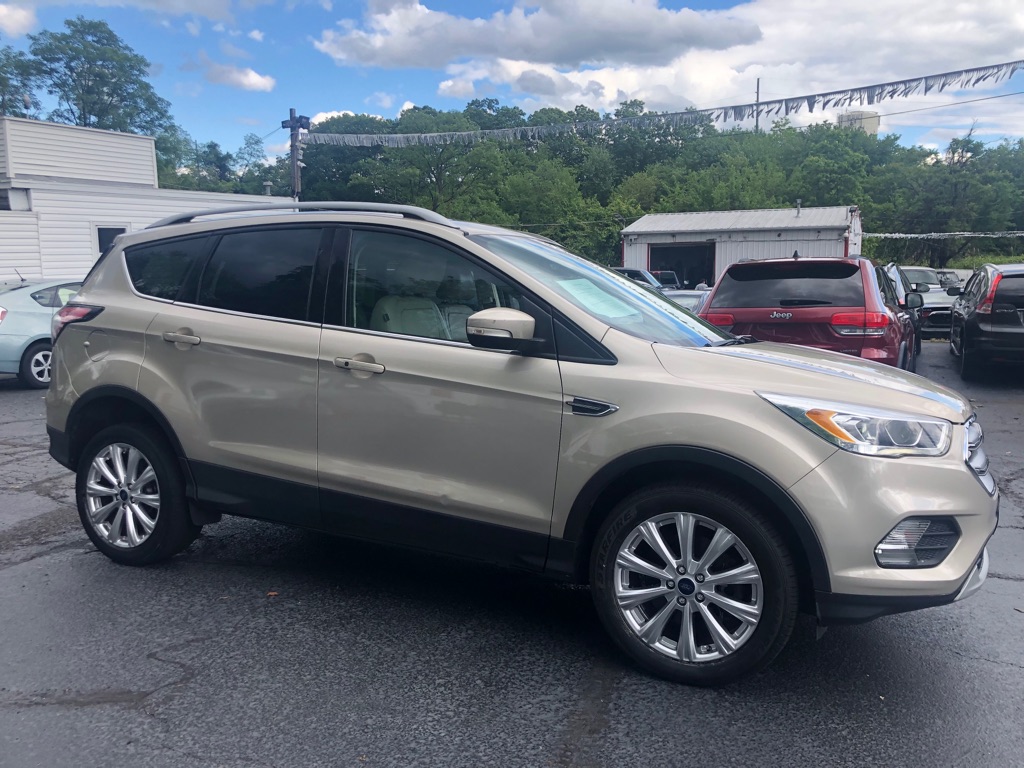 Photo 4 of this FORD ESCAPE