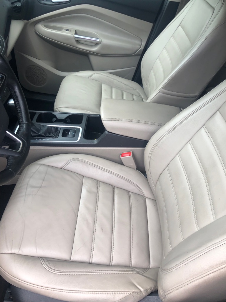 Photo 14 of this FORD ESCAPE