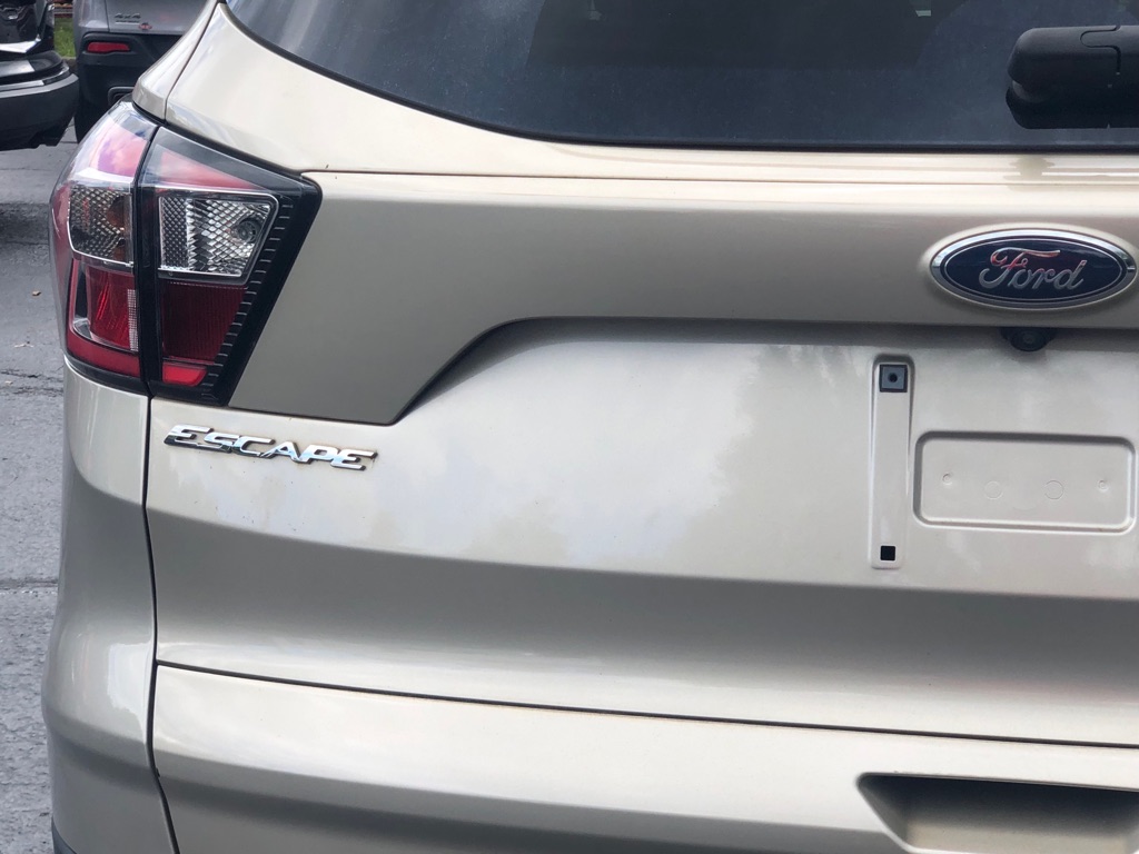 Photo 10 of this FORD ESCAPE