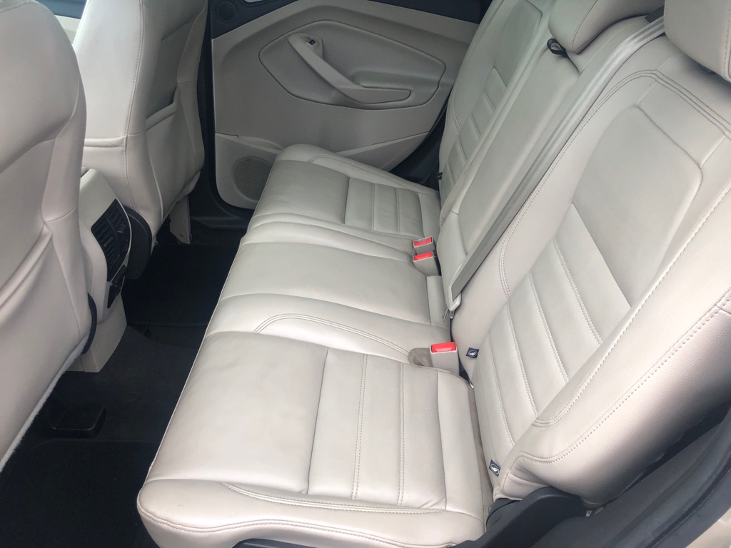Photo 21 of this FORD ESCAPE