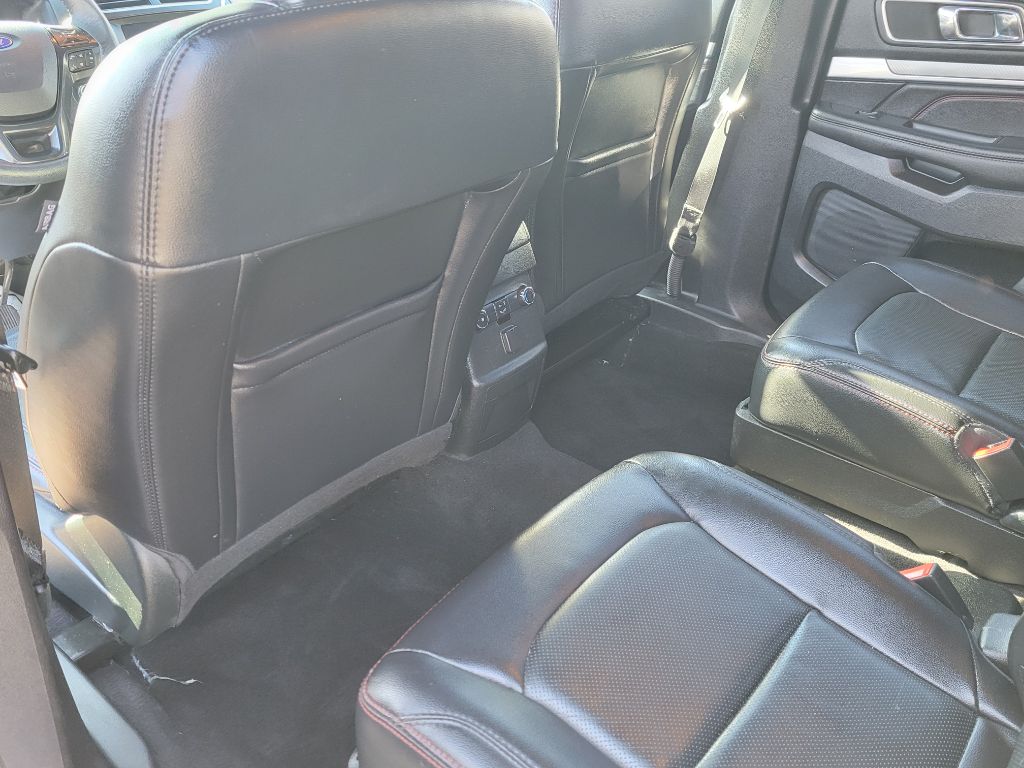 Photo 13 of this FORD EXPLORER