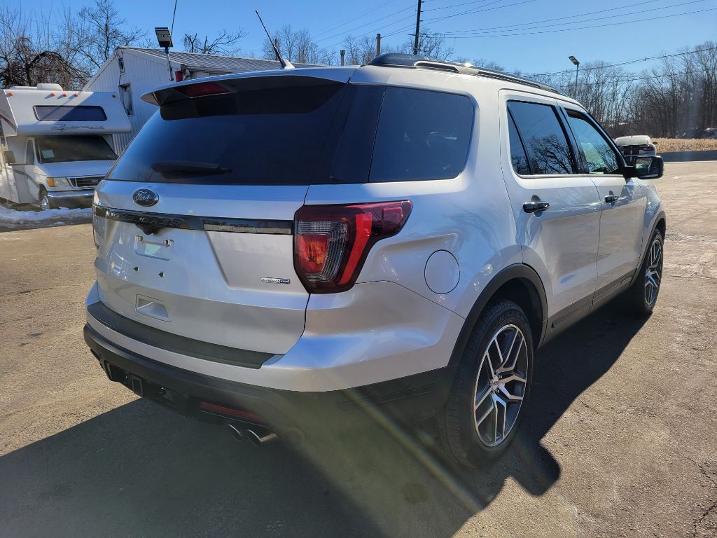 Photo 3 of this FORD EXPLORER