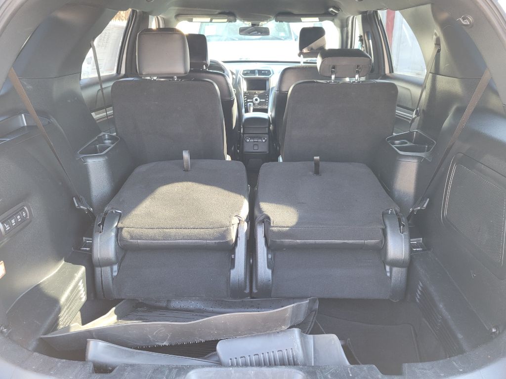 Photo 34 of this FORD EXPLORER