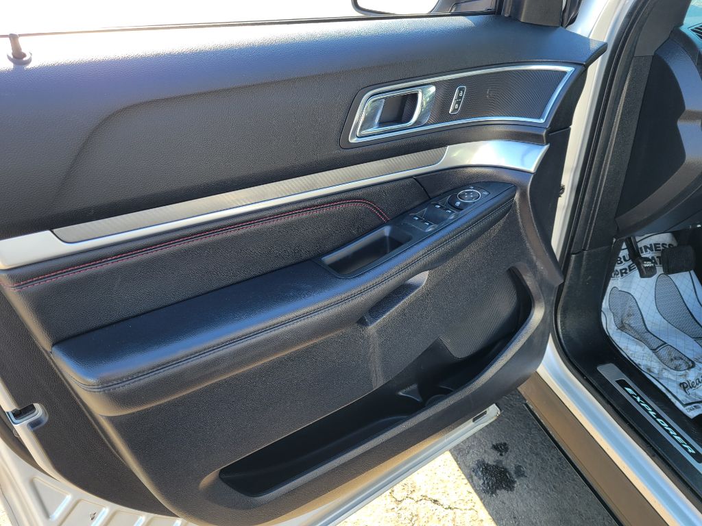 Photo 11 of this FORD EXPLORER