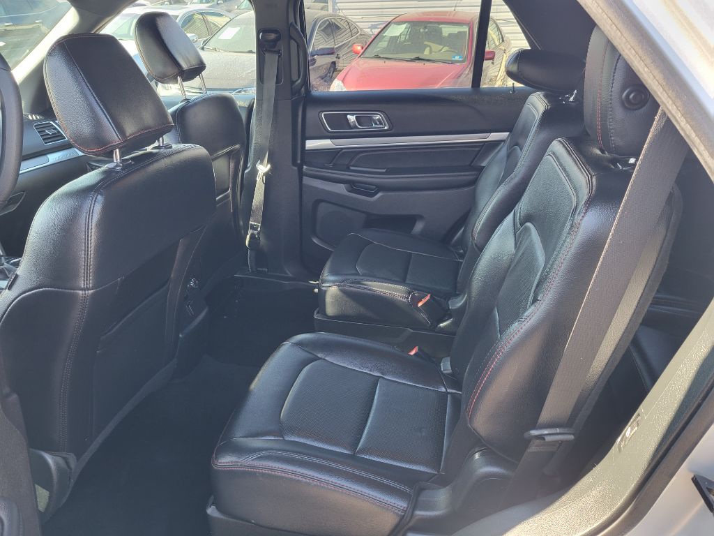Photo 12 of this FORD EXPLORER