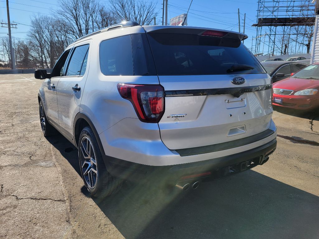 Photo 5 of this FORD EXPLORER