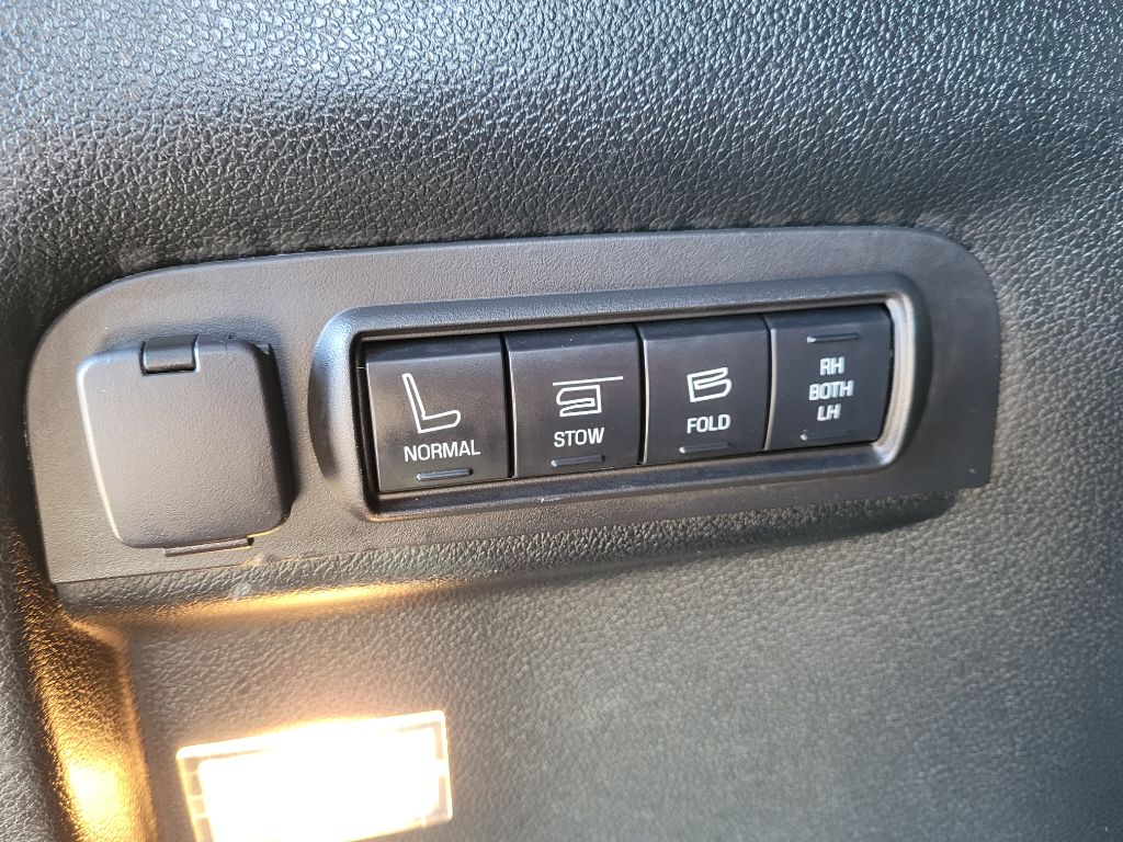 Photo 33 of this FORD EXPLORER