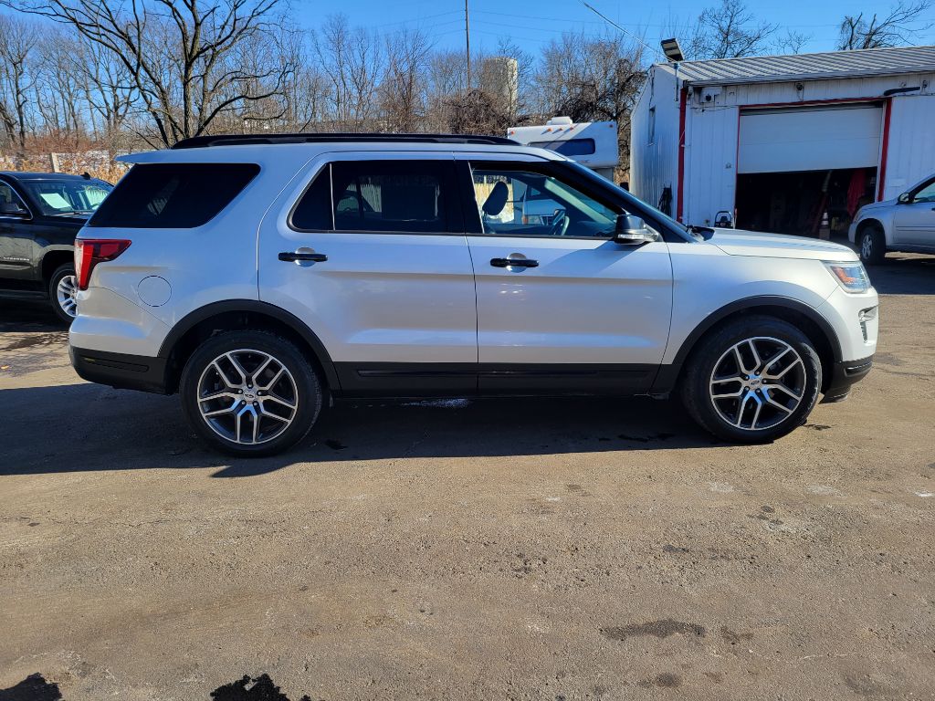 Photo 2 of this FORD EXPLORER