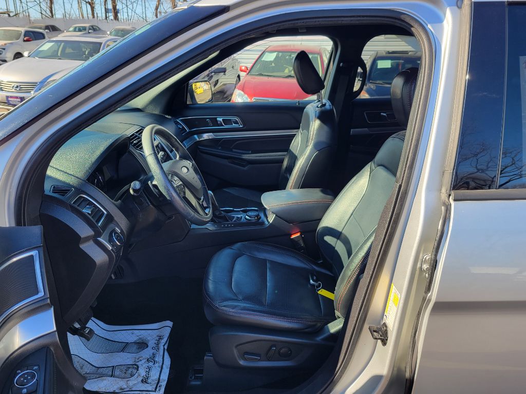 Photo 10 of this FORD EXPLORER