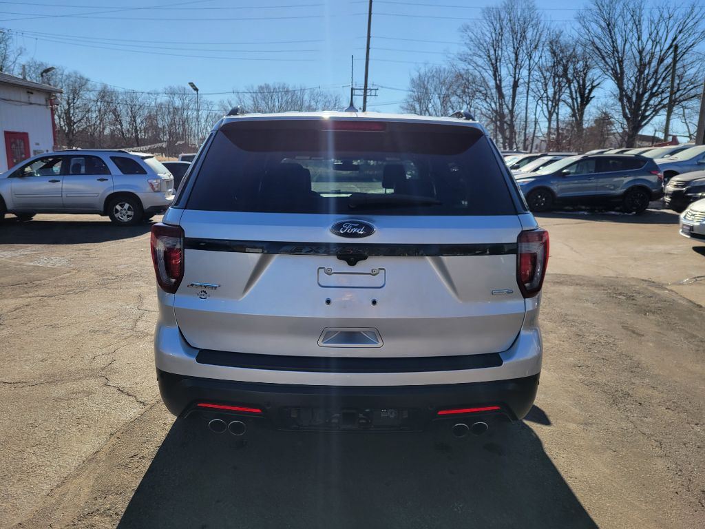 Photo 4 of this FORD EXPLORER