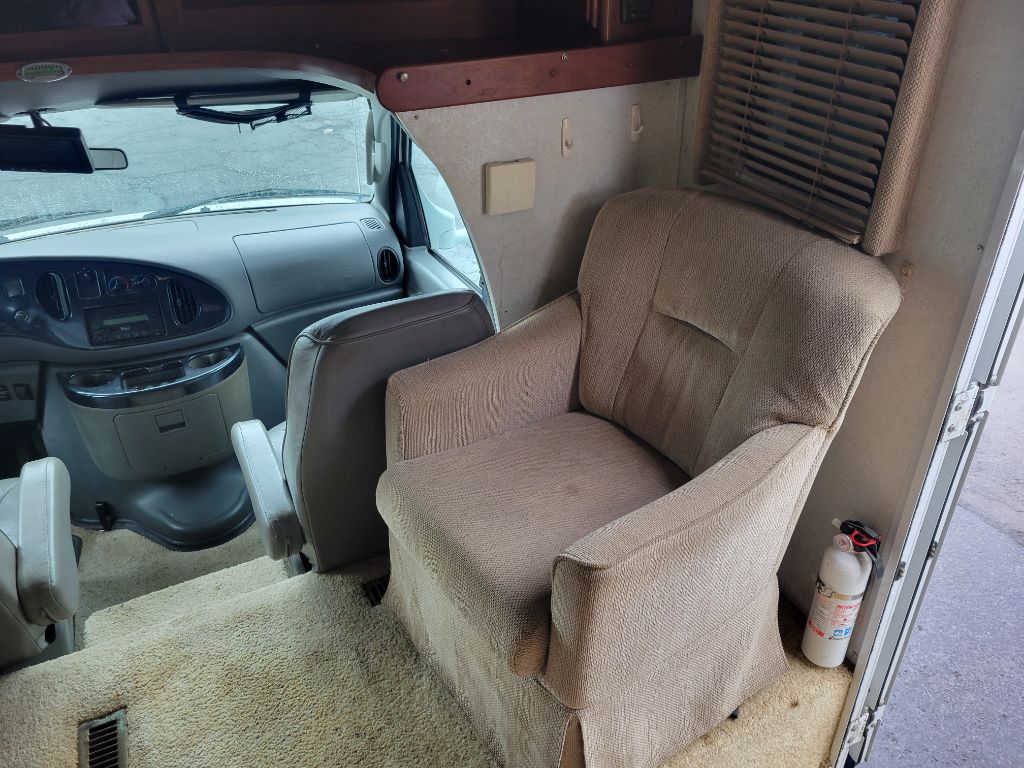Photo 17 of this FORD ECONOLINE