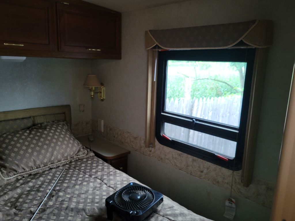 Photo 13 of this FORD ECONOLINE