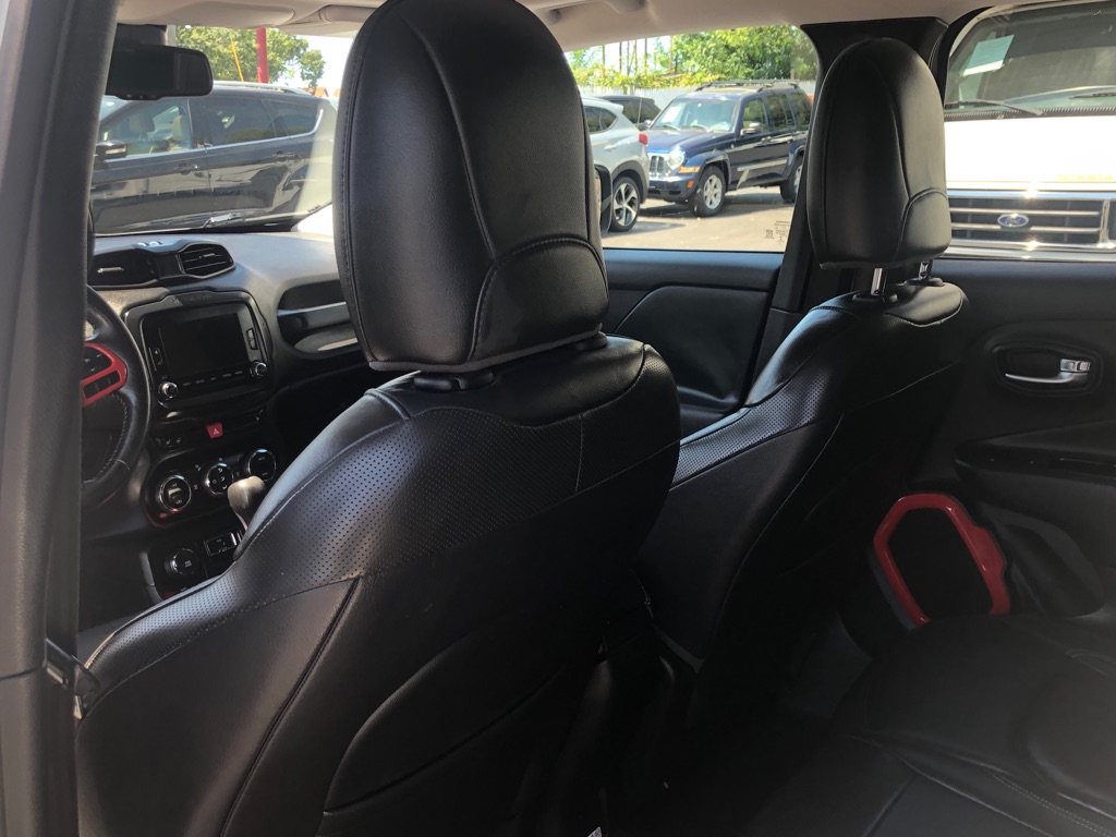 Photo 23 of this JEEP RENEGADE