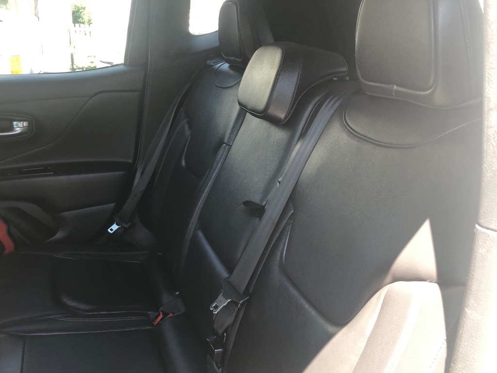 Photo 25 of this JEEP RENEGADE