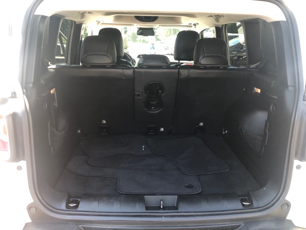 Photo 28 of this JEEP RENEGADE