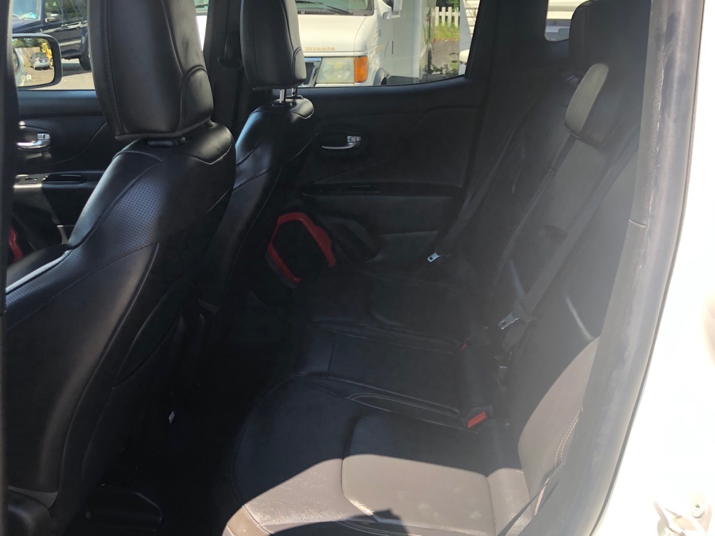 Photo 22 of this JEEP RENEGADE