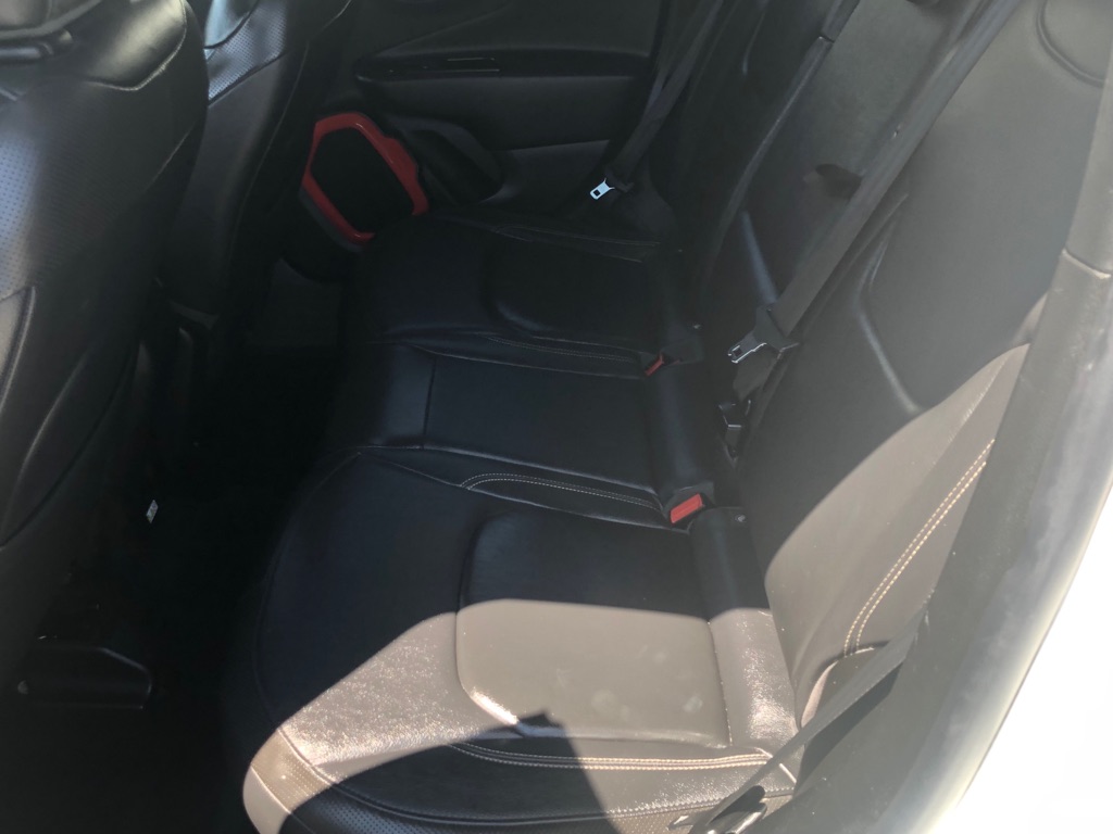 Photo 26 of this JEEP RENEGADE