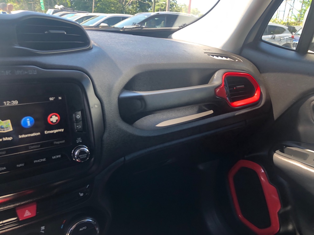 Photo 33 of this JEEP RENEGADE