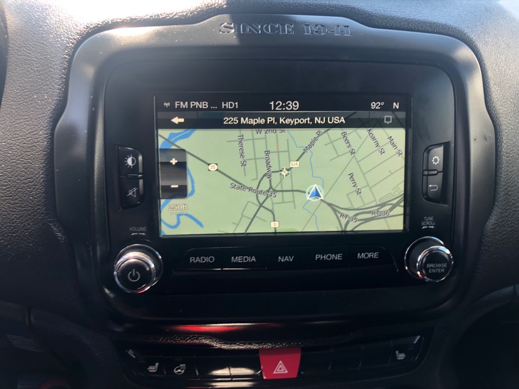 Photo 38 of this JEEP RENEGADE
