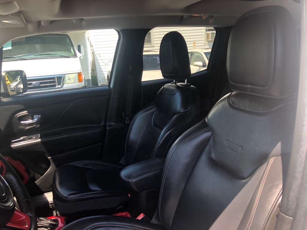 Photo 15 of this JEEP RENEGADE