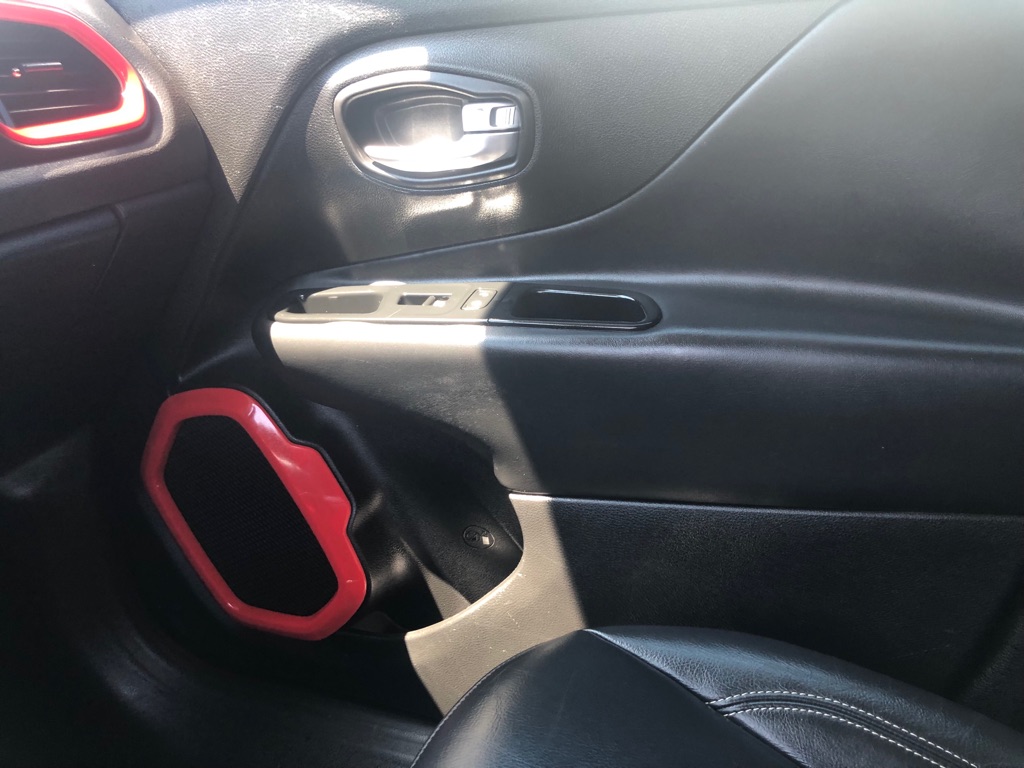 Photo 34 of this JEEP RENEGADE