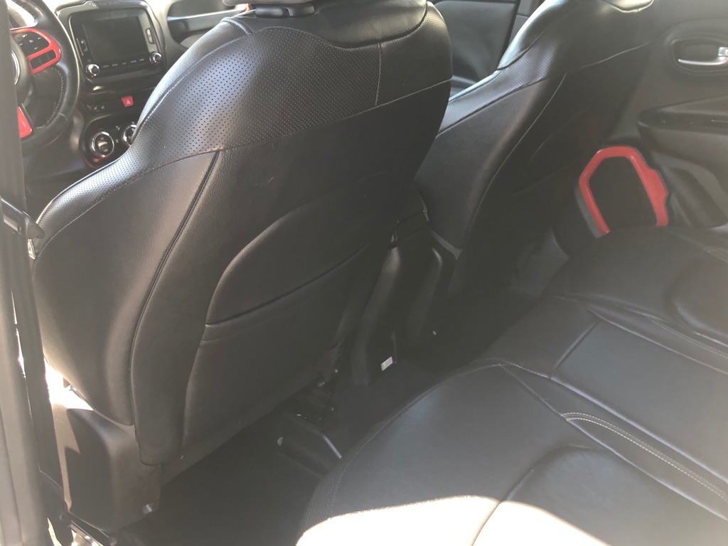 Photo 24 of this JEEP RENEGADE