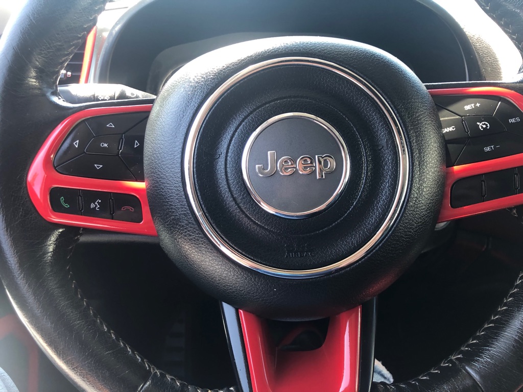 Photo 37 of this JEEP RENEGADE