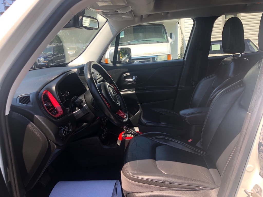 Photo 14 of this JEEP RENEGADE