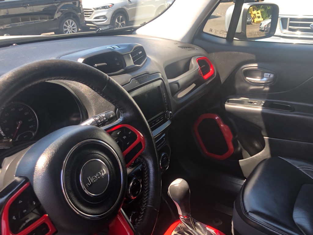 Photo 18 of this JEEP RENEGADE