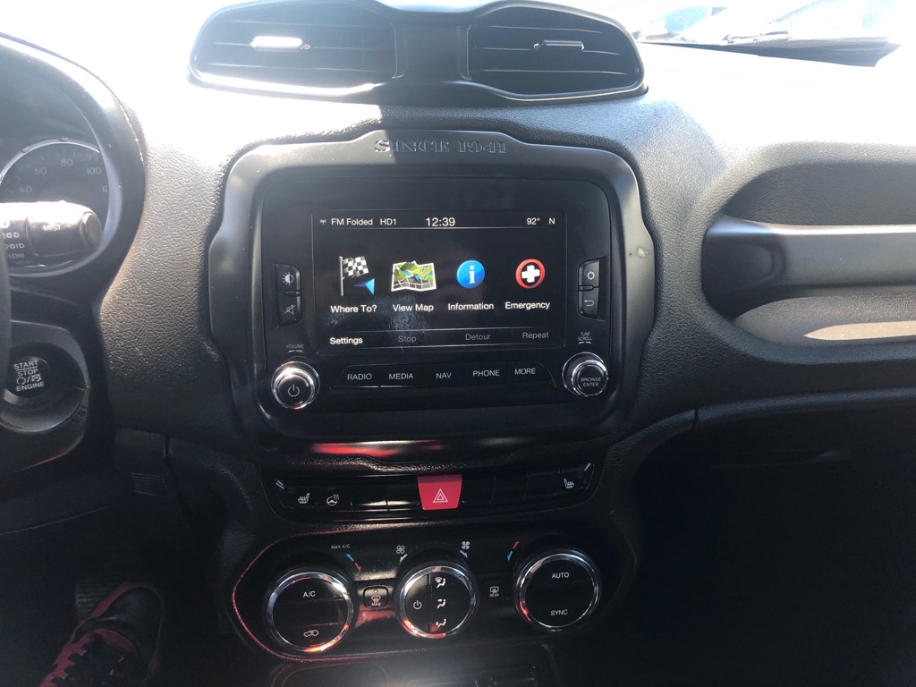 Photo 32 of this JEEP RENEGADE