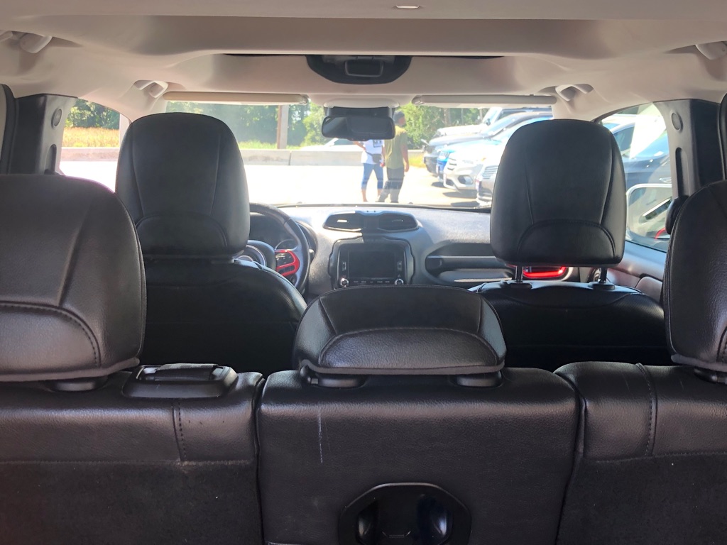Photo 31 of this JEEP RENEGADE