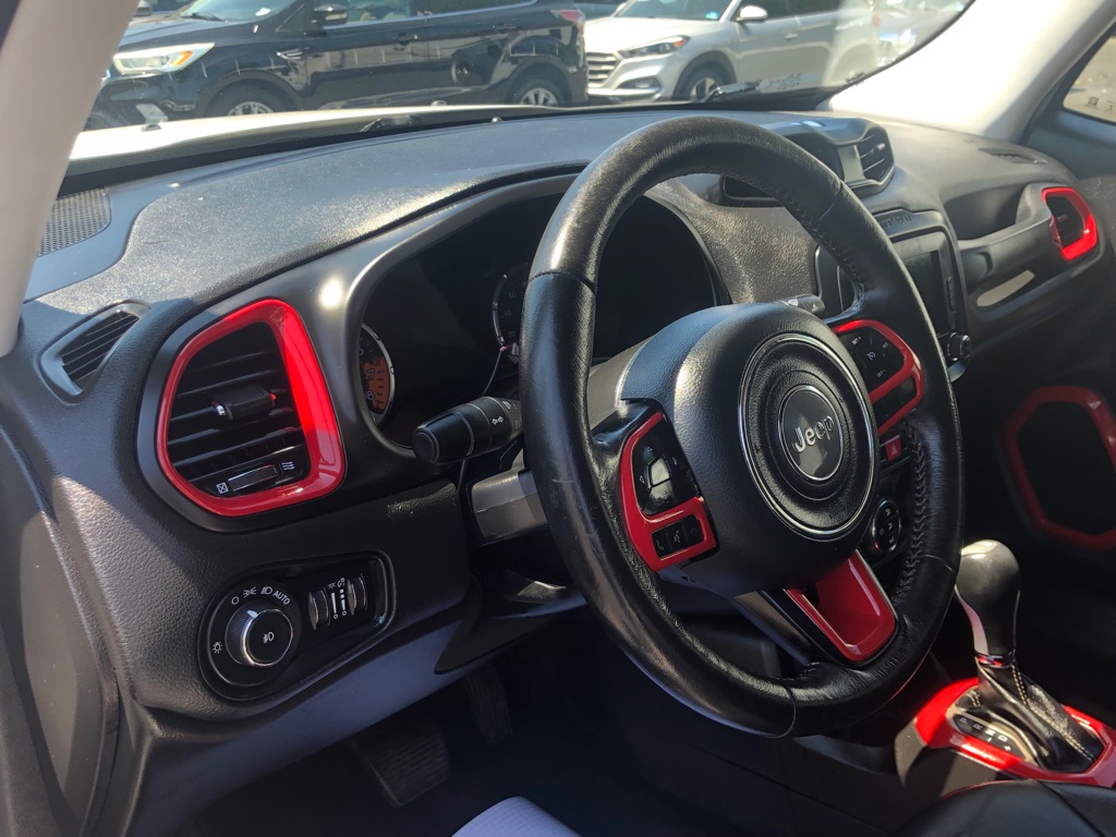 Photo 17 of this JEEP RENEGADE