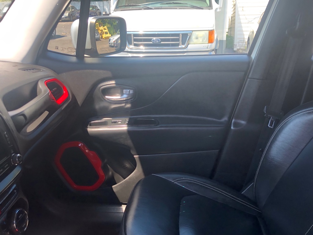 Photo 19 of this JEEP RENEGADE