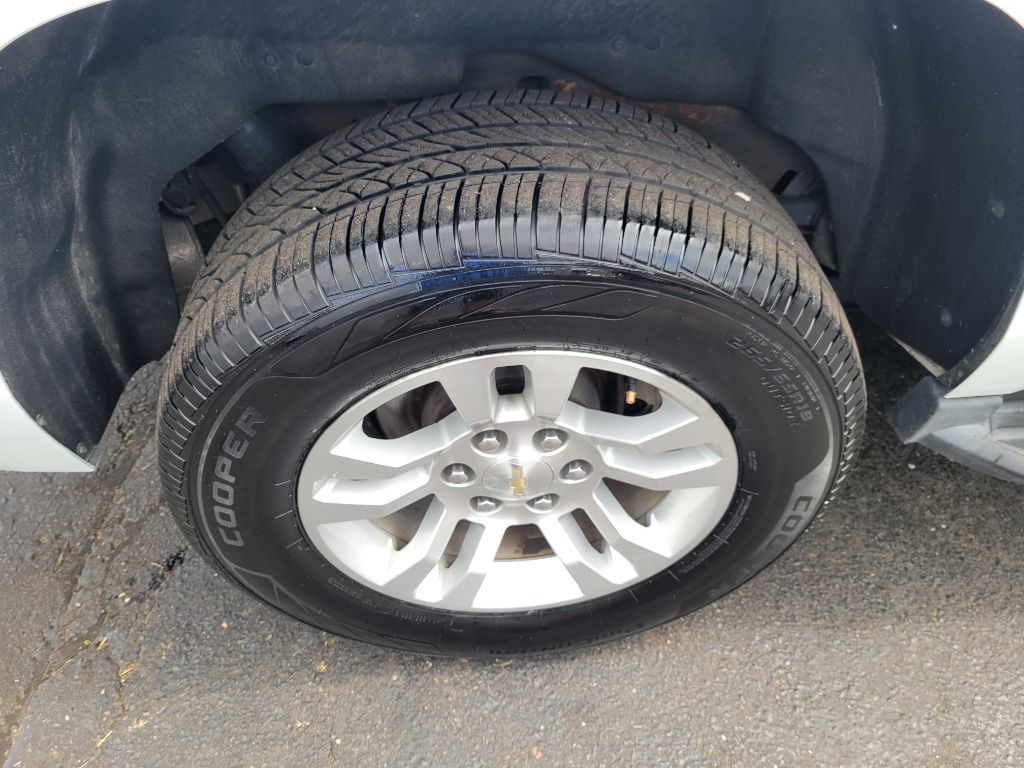Photo 33 of this CHEVROLET TAHOE