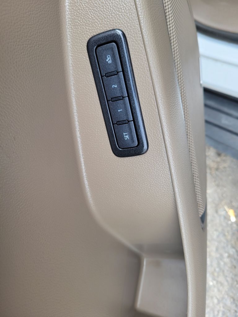 Photo 20 of this CHEVROLET TAHOE