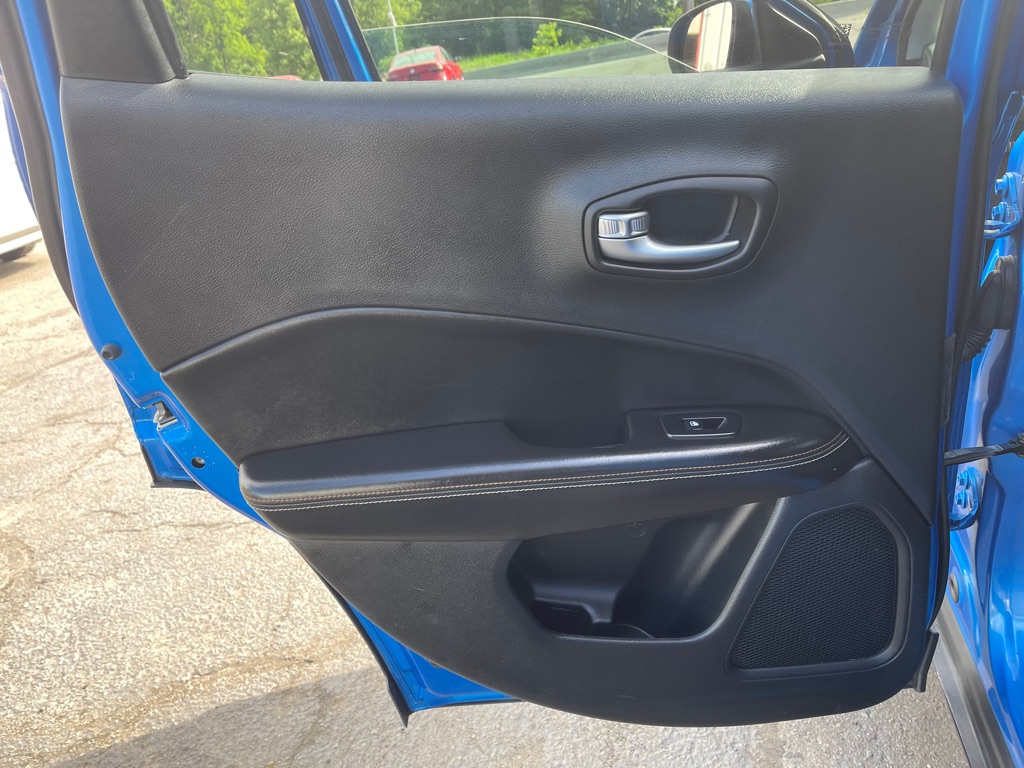 Photo 15 of this JEEP COMPASS