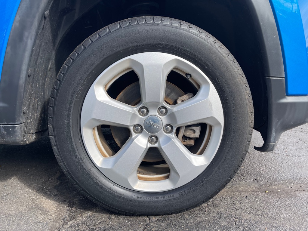 Photo 12 of this JEEP COMPASS