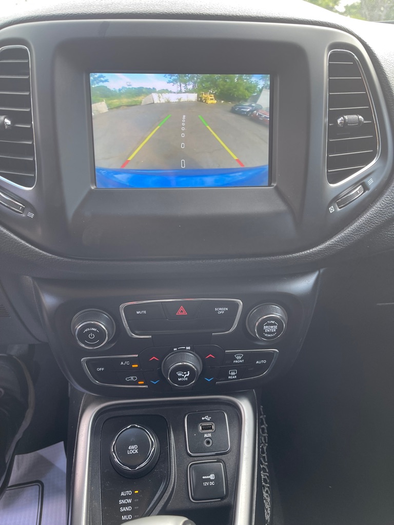 Photo 23 of this JEEP COMPASS