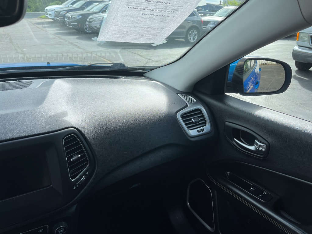 Photo 18 of this JEEP COMPASS