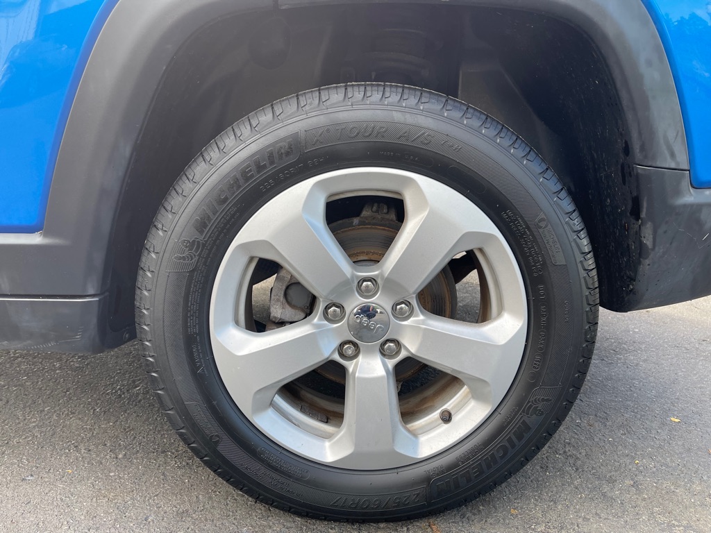 Photo 10 of this JEEP COMPASS