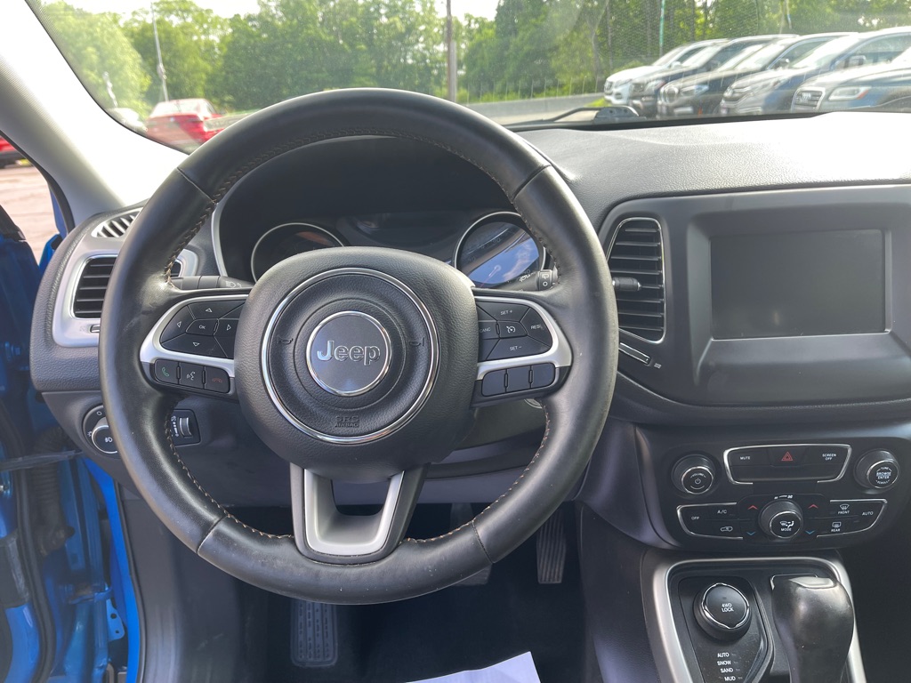 Photo 17 of this JEEP COMPASS