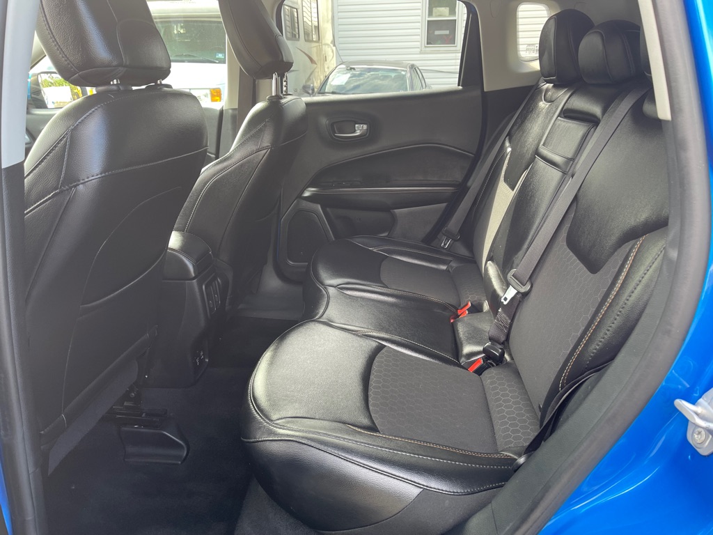 Photo 16 of this JEEP COMPASS
