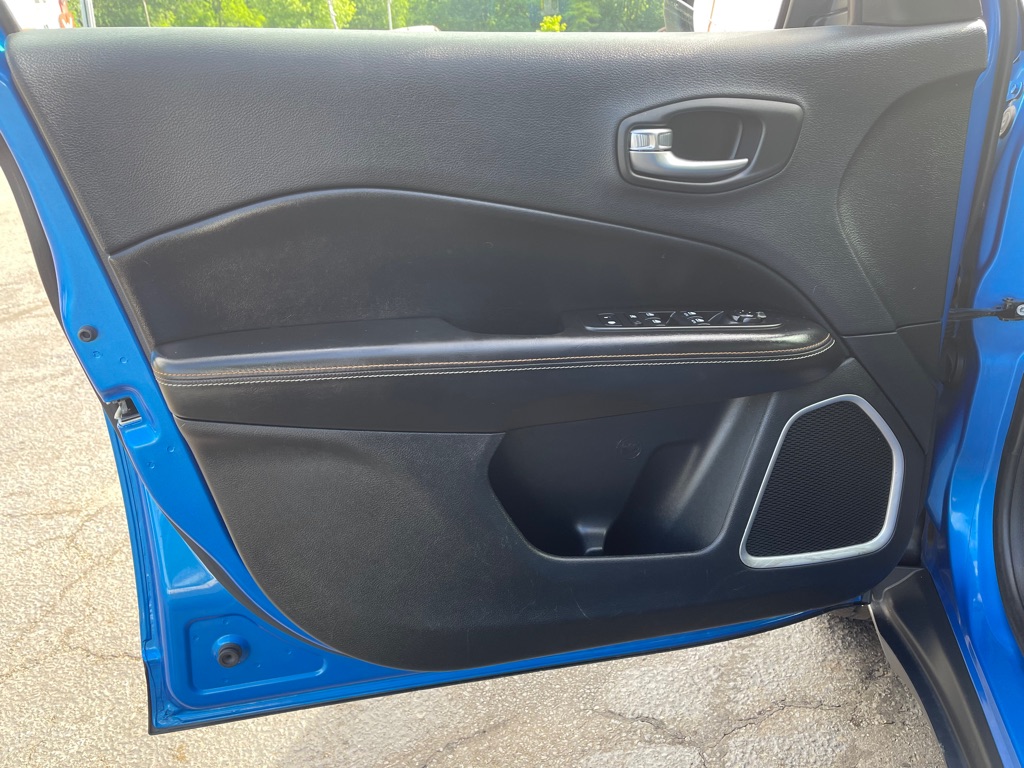 Photo 13 of this JEEP COMPASS
