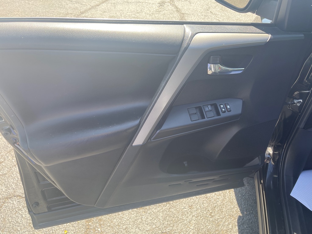 Photo 13 of this TOYOTA RAV4