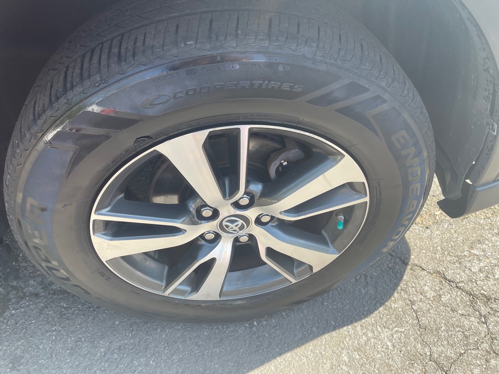 Photo 33 of this TOYOTA RAV4