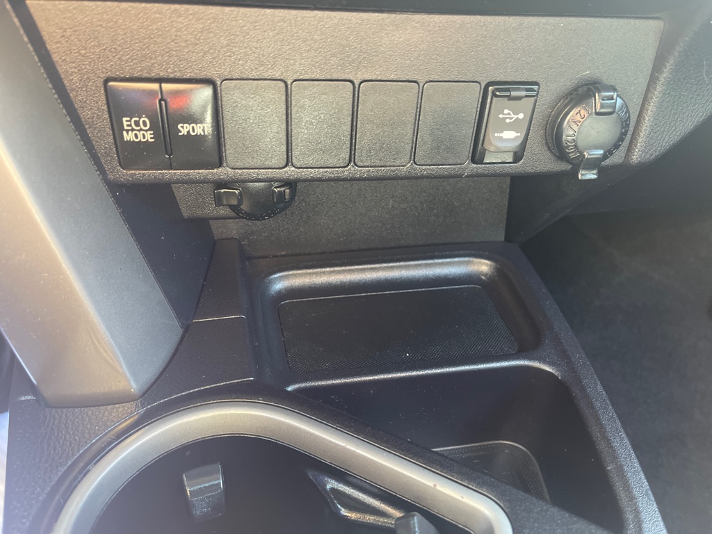 Photo 25 of this TOYOTA RAV4