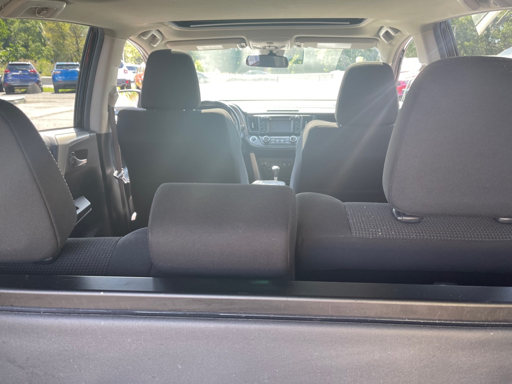 Photo 31 of this TOYOTA RAV4