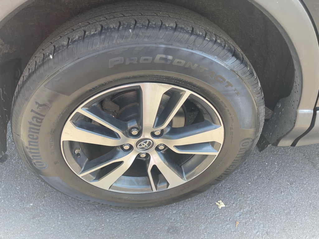 Photo 32 of this TOYOTA RAV4