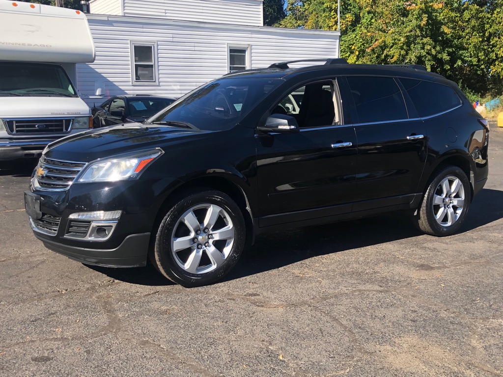 Photo 2 of this CHEVROLET TRAVERSE