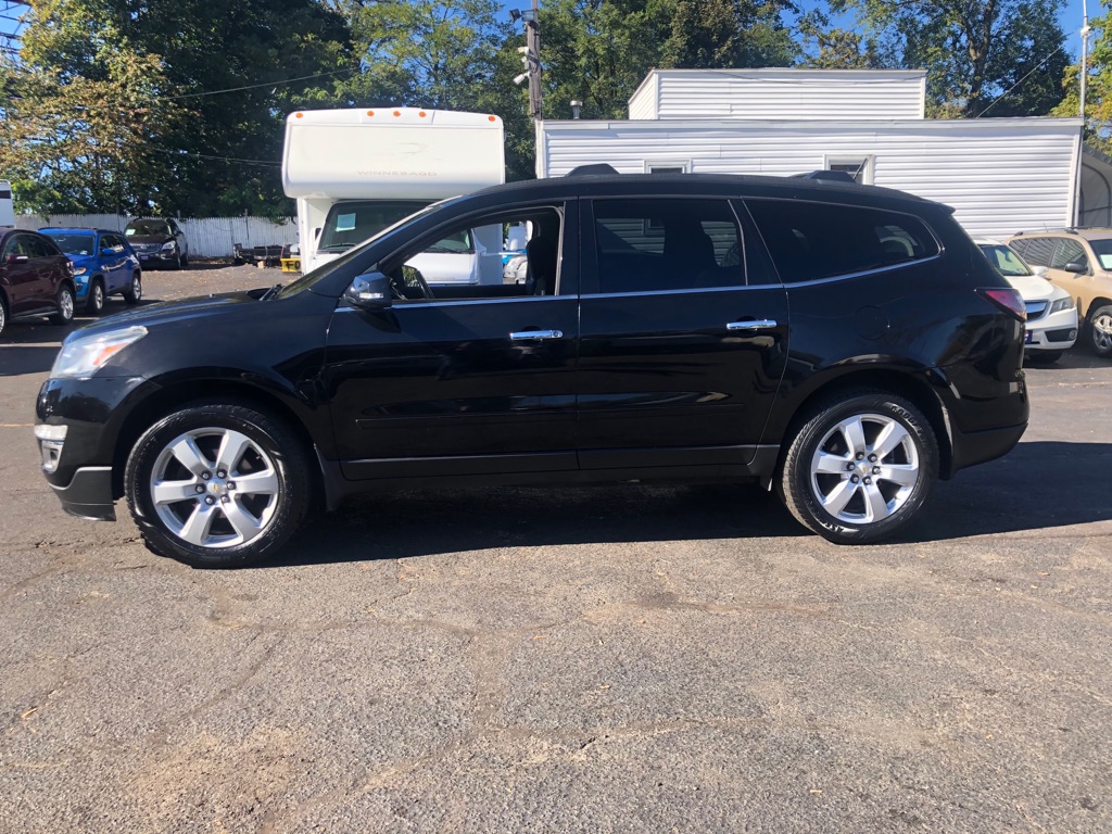 Photo 3 of this CHEVROLET TRAVERSE